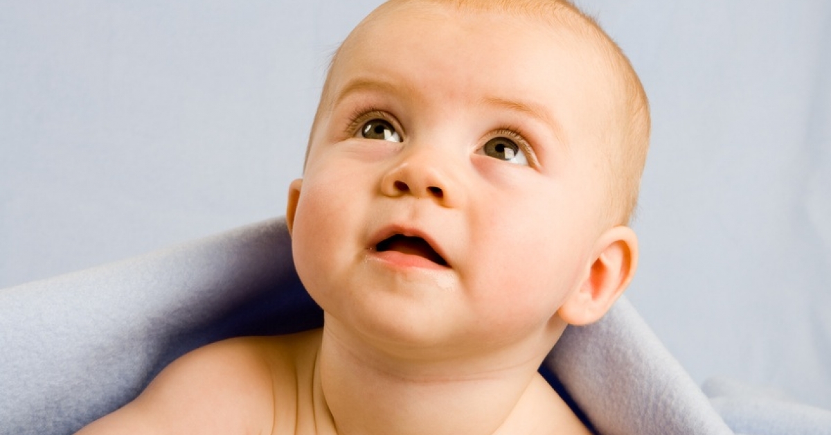 Baby pass. Тортиколлис. Глазной тортиколлис у детей. Инфантильный ребенок