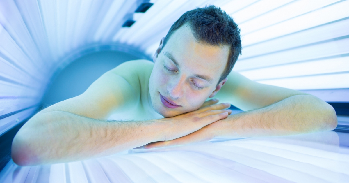 Рука афроамериканца машет. Enjoying himself. Арнульфо. Enjoying himself. Тараумара и бегун.