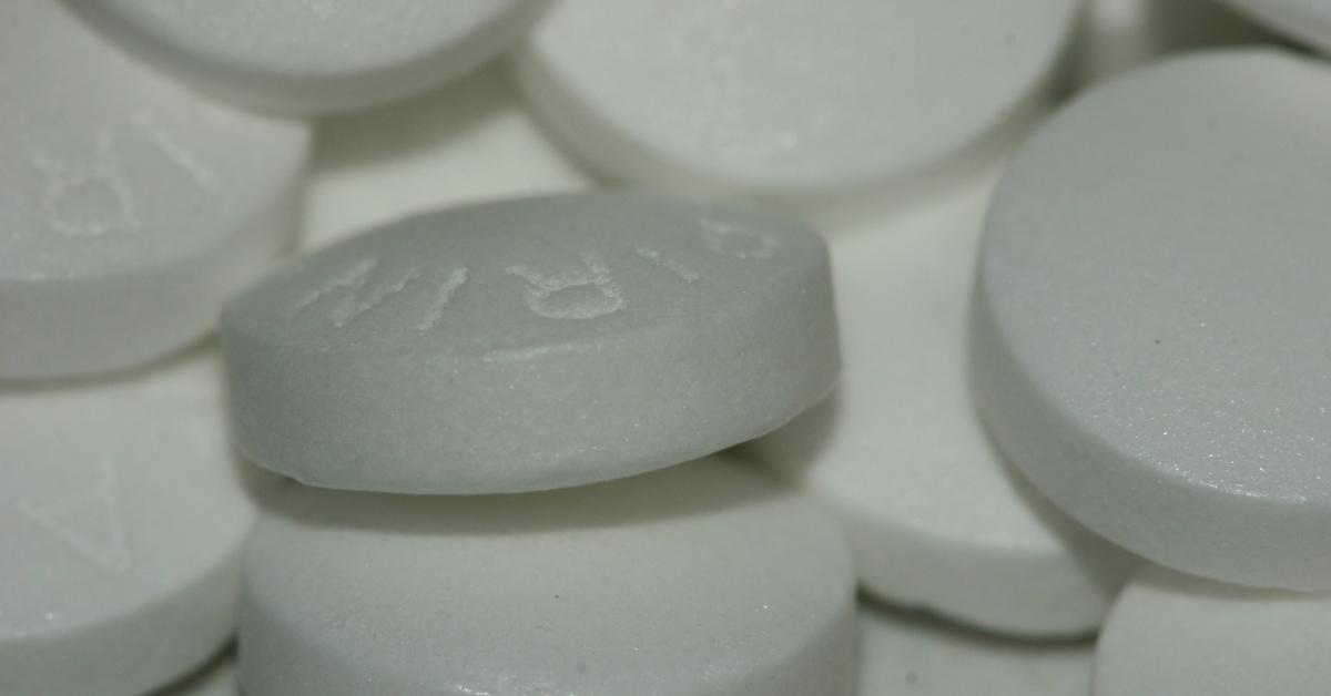 Take an aspirin. Аспирин и человек. Take an aspirin. Take an aspirin. Пожилые люди и лекарства.